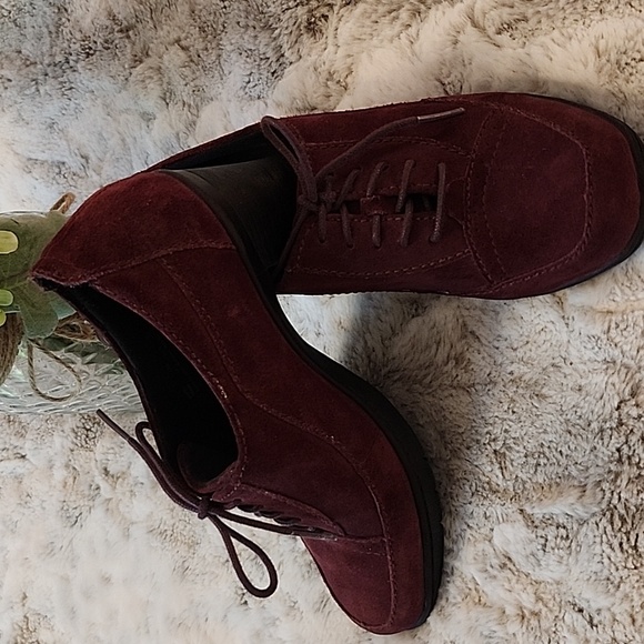 CLARKS Bendables Honest Q Women's Burgandy Suede Lace Up Oxford Pumps Size 6 - Picture 3 of 8